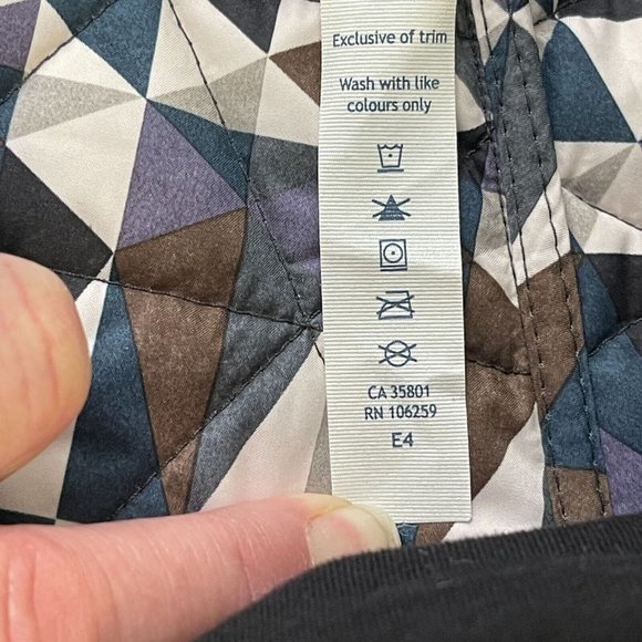 Lululemon Hot Cheeks Quilted Shorts Womens sz 6 Stained Glass Love Neutral Black - Picture 9 of 10